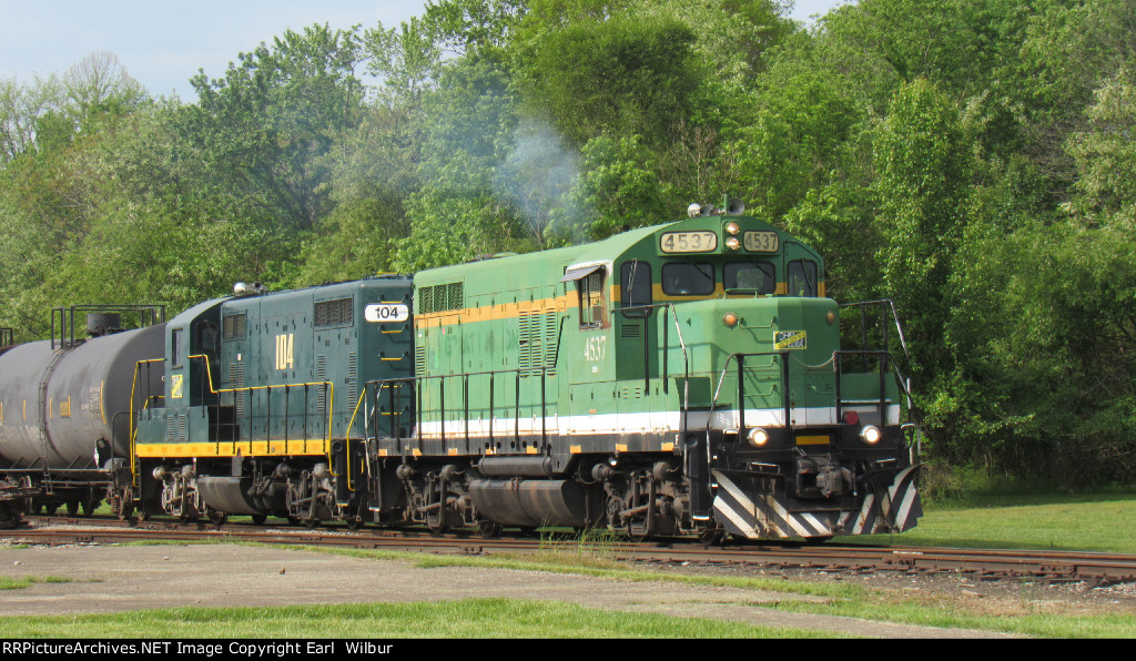 Ohio South Central Railroad (OSCR) 4537 & 104